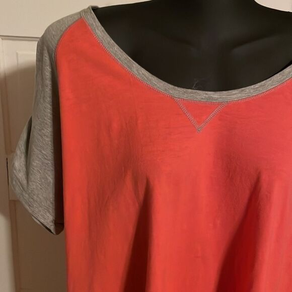 NWOT 2XL Hanes melon/salmon color w/gray short sleeves rounded hem shirt - Picture 4 of 14